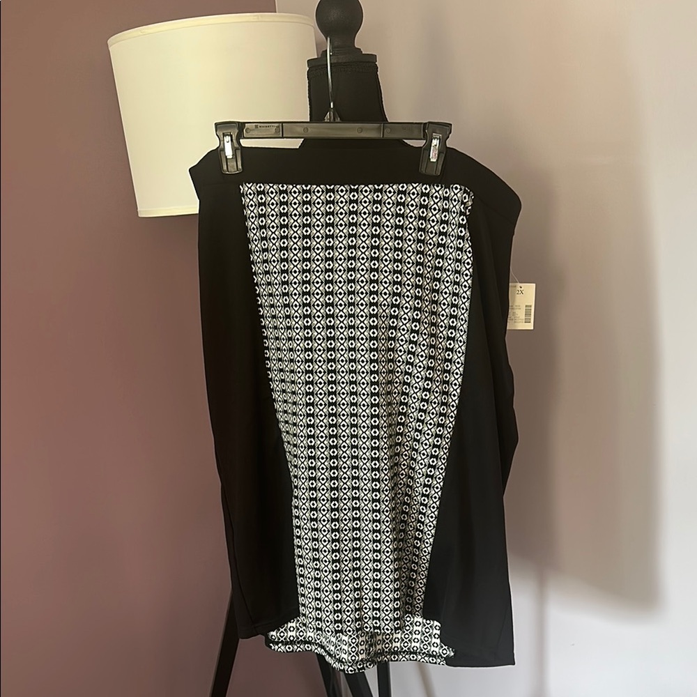 Catherines 2X Black and White Asymmetrical Pencil Skirt Knee-Length